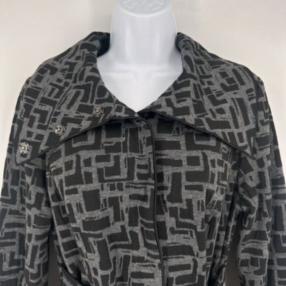 NWT Garfield & Marks Women's Geometric Snap Collar Belted Coat Black Gray Small - Picture 3 of 10